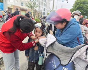 大手牵小手 安全同行